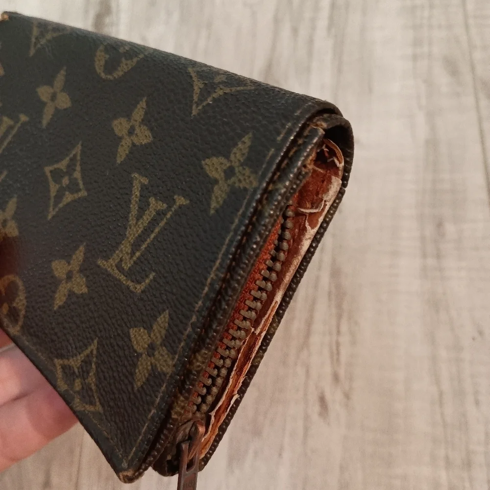Louis Vuitton Monnaie Monogram wallet